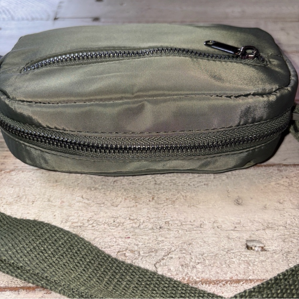 Wild Fable Women's Olive Green Small Fanny Pack Bag Adjustable Strap, NWT - Picture 5 of 12